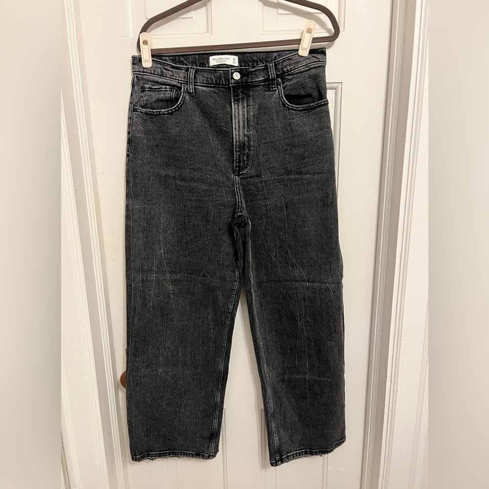 Abercrombie - Crop Wide Leg Ultra High Rise - size 32 / 14 Long - black gray
